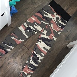 Fabletics scrunch booty camo leggings 😍